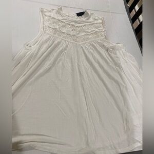APT. 9 women sleeveless white blouse size P//L